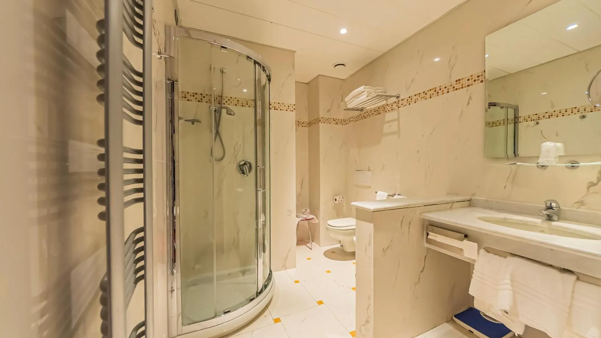 Dado Hotel International Parma 4*,